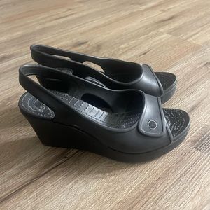 Crocs Women’s Havana Slingback Wedge Black Open Toe Shoes size 8